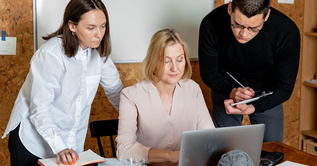 港免税红万宝路：配资平台开户炒股风险